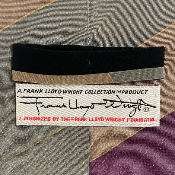 ‘Frank Llyod Wright’ 100% Silk ‘Made in Korea’ Tie - Picture 8 of 8